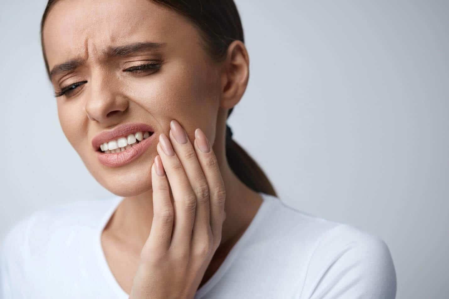 patient with severe toothache seeking an emergency dentist in Edinburg, TX